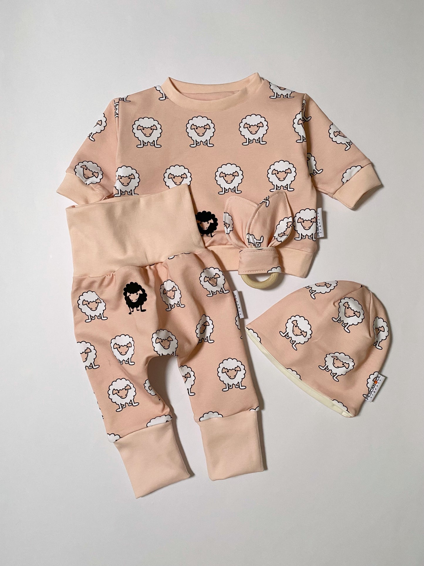 BABYBOX: Felpa Classica+GWM PANTS+BERRETTO e coniglietto - Cozy Sheeps