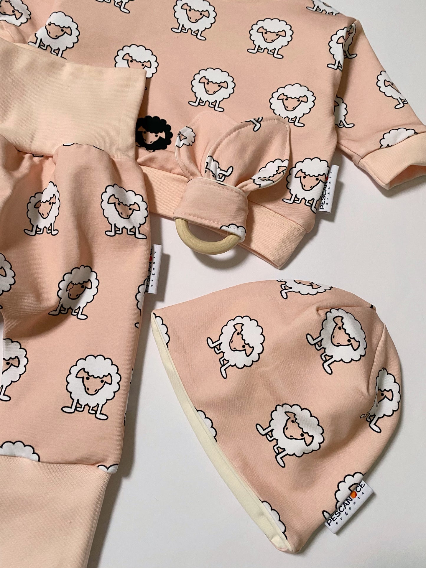 BABYBOX: Felpa Classica+GWM PANTS+BERRETTO e coniglietto - Cozy Sheeps